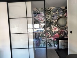 Puerta lacada en negro